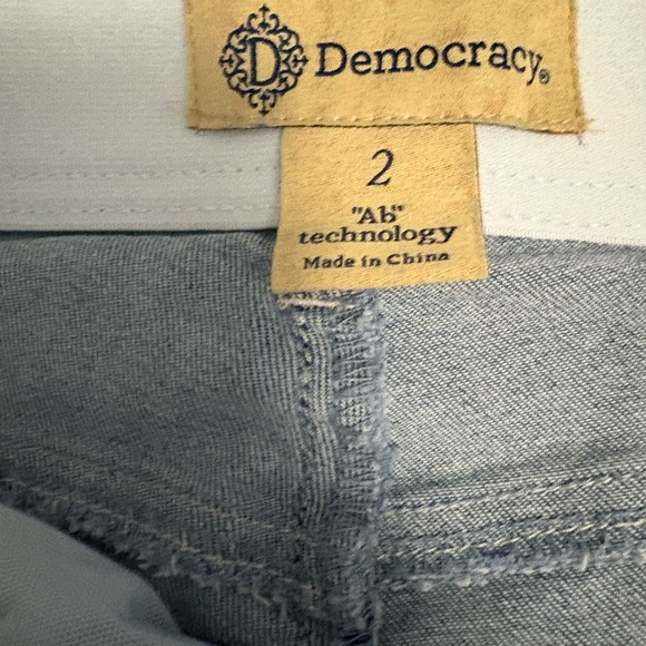 Democracy “Ab Technology” jeans - size 2 NWOT - Picture 2 of 4